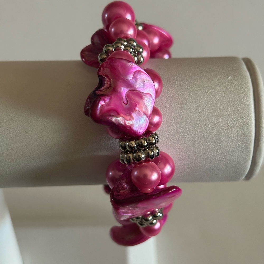 Vintage Big Chunky Fuchsia Dyed Shells & Silver Beaded Bracelet
